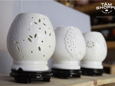 Đèn xông tinh dầu điện Gốm liền đế thay bóng đèn như thế nào?